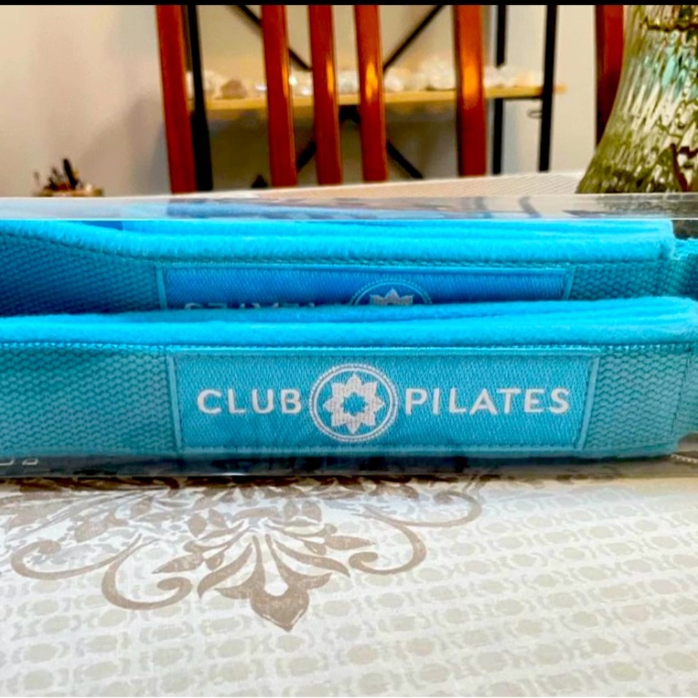 NWOT never used Club Pilates straps in original box. Teal color. Smoke free home